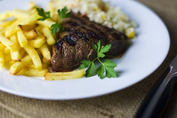 Quels sont les plats typiques à commander dans une brasserie ?